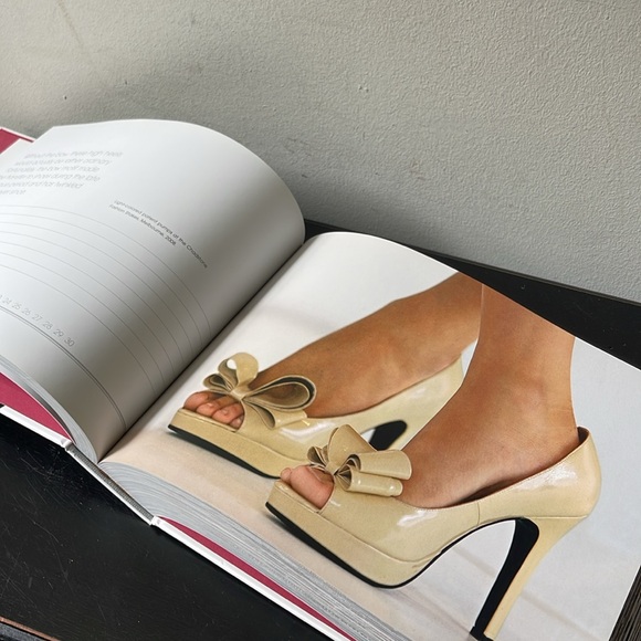 A year in fashion a look a day coffee table book - Picture 4 of 15